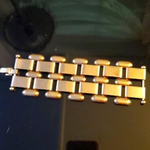 ☀️5/$25 Wide Gold Link bracelet